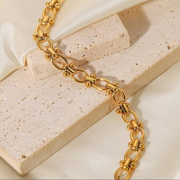 Waterproof gold plated detailed chain bracelet - Picture 3 of 5